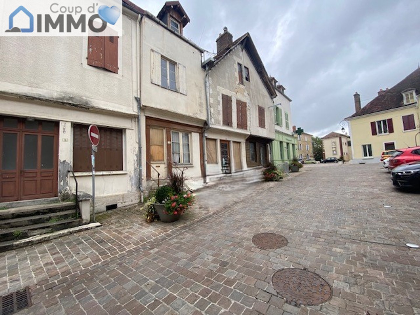 Immeuble 2 maisons + dépendances 240m2