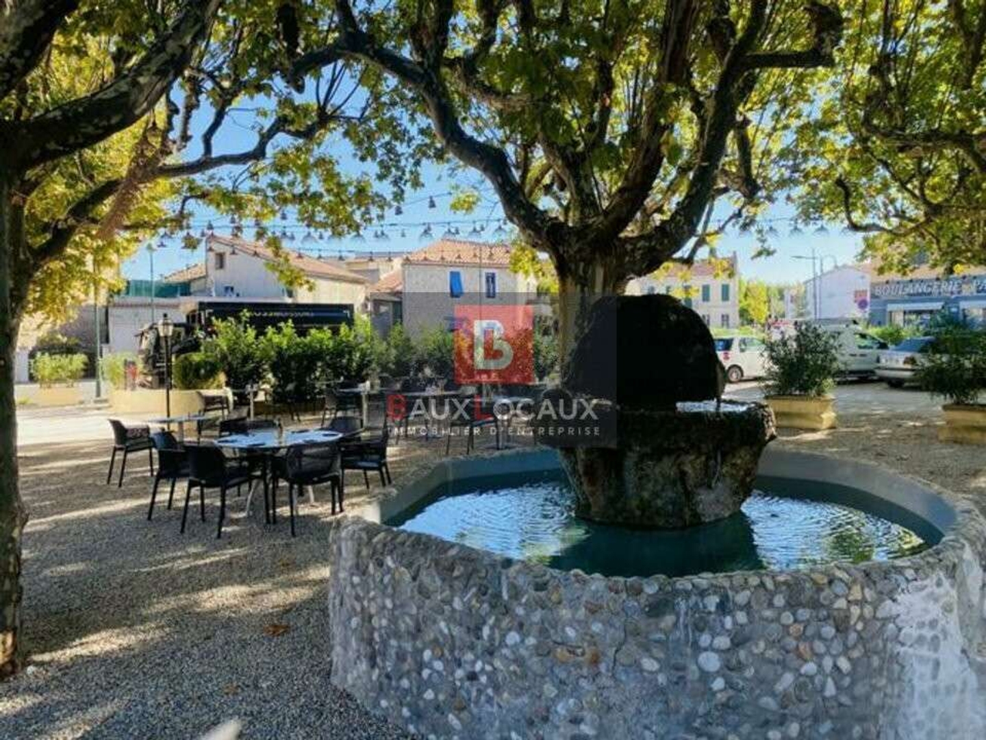 Restaurant/hôtel à rénover à vendre à Sénas