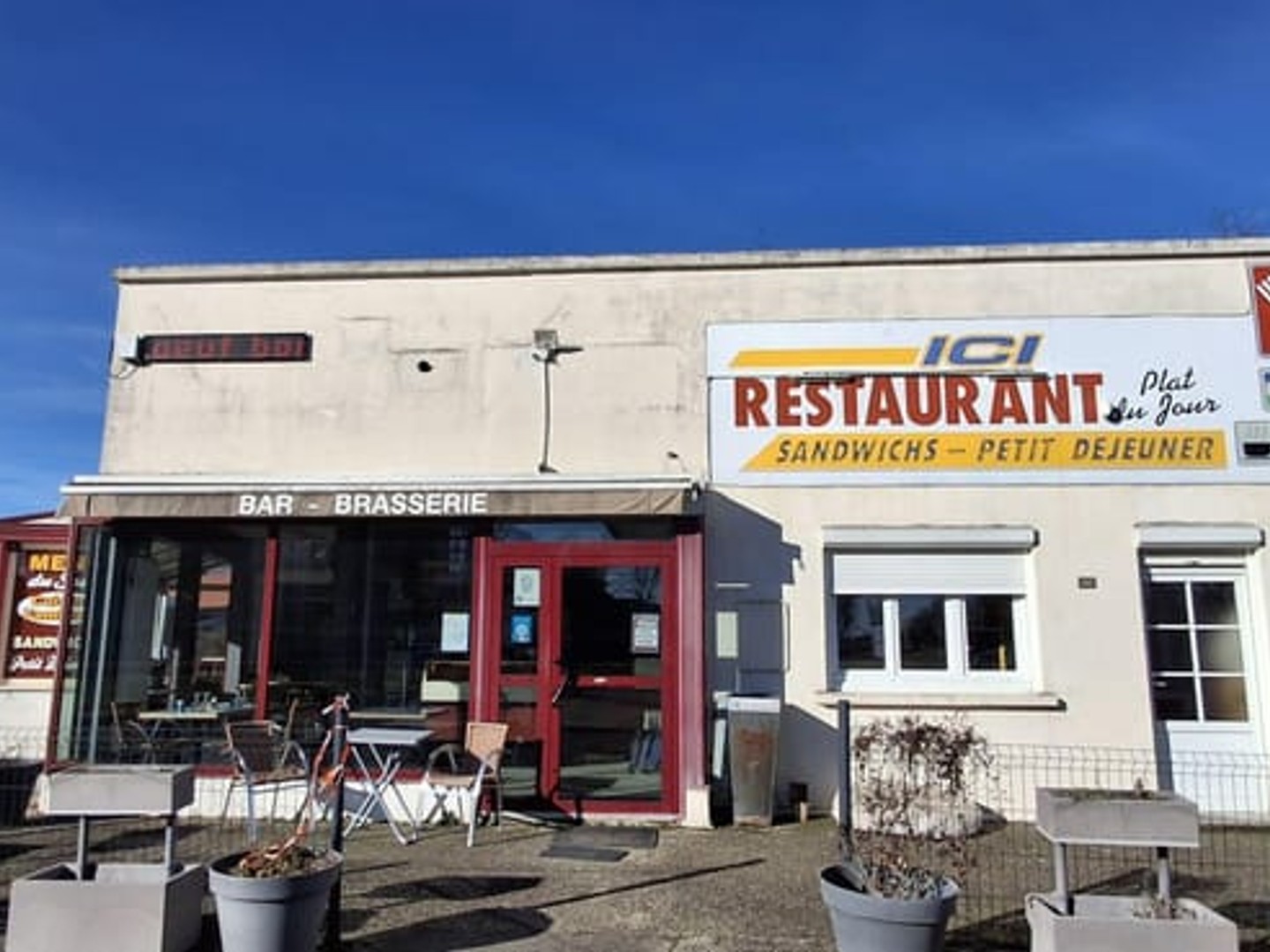 Immeuble commercial 300 m²