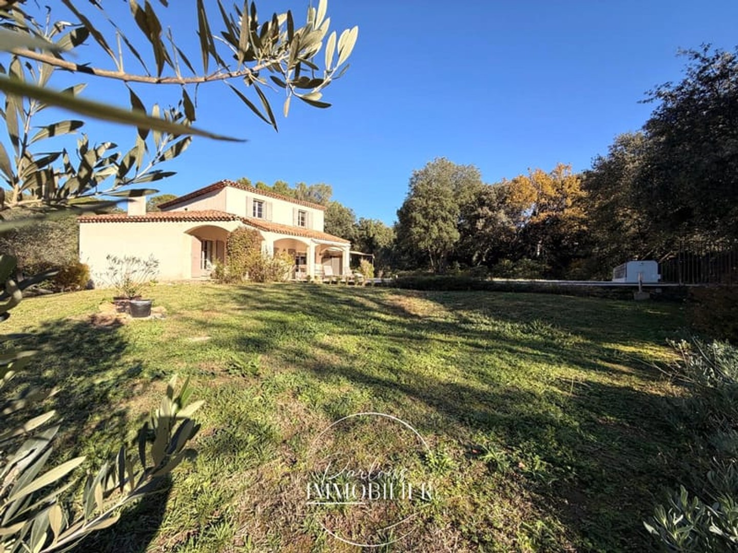 PROPRIETE AVEC MAISON ET STUDIO - PISCINE