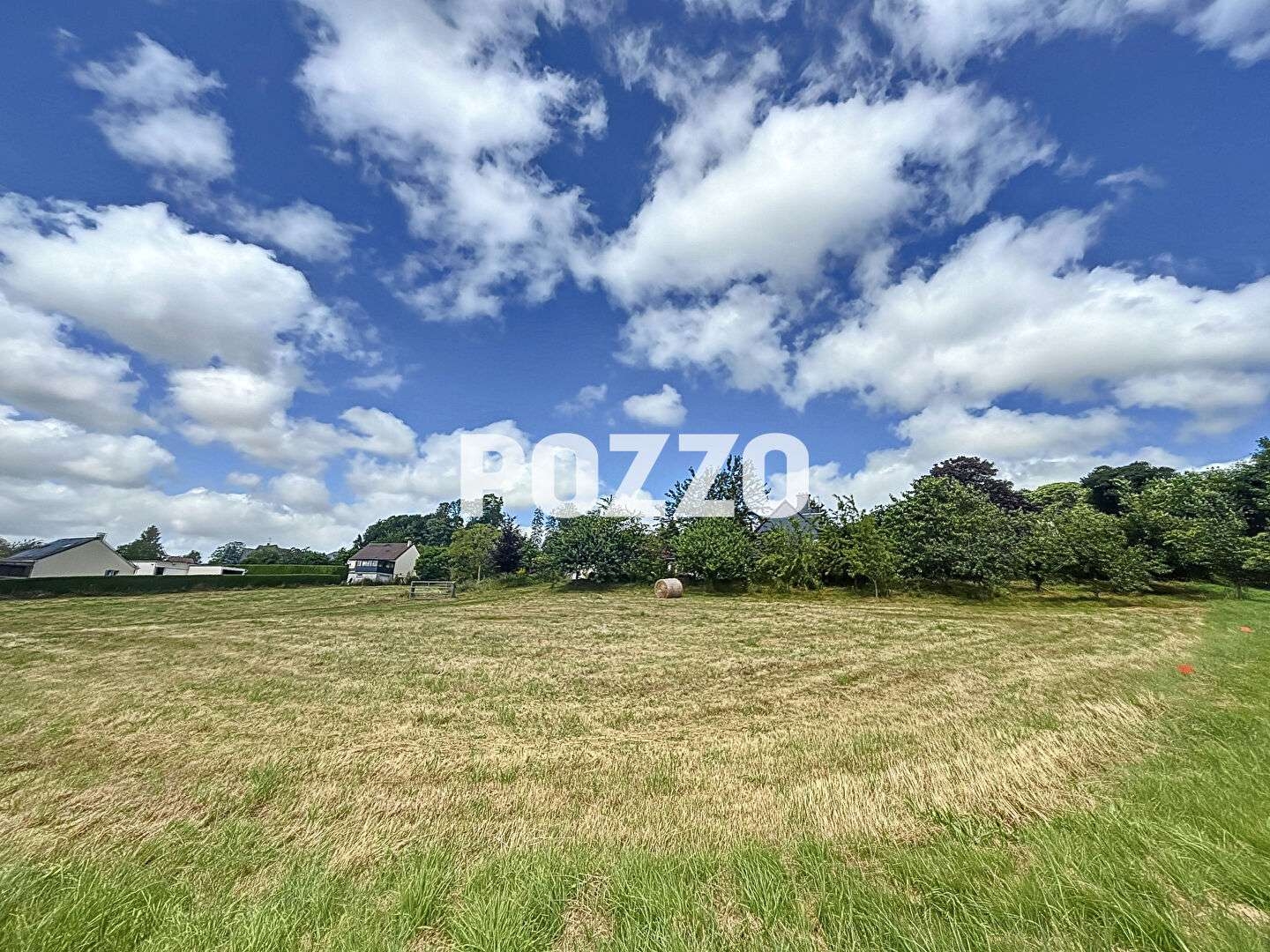 Terrain 966 m²