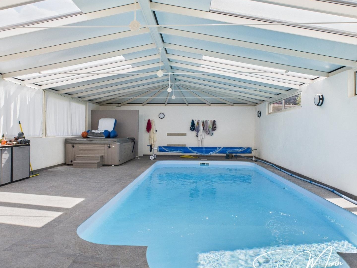 Maison familiale avec piscine intérieure