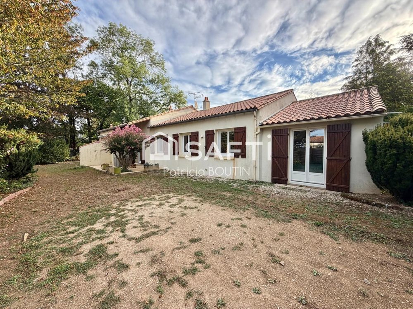 PAVILLON PLAIN PIED 5 CHAMBRES DONT UNE SUITE PARENTALE ET JARDIN A FRESSINES !