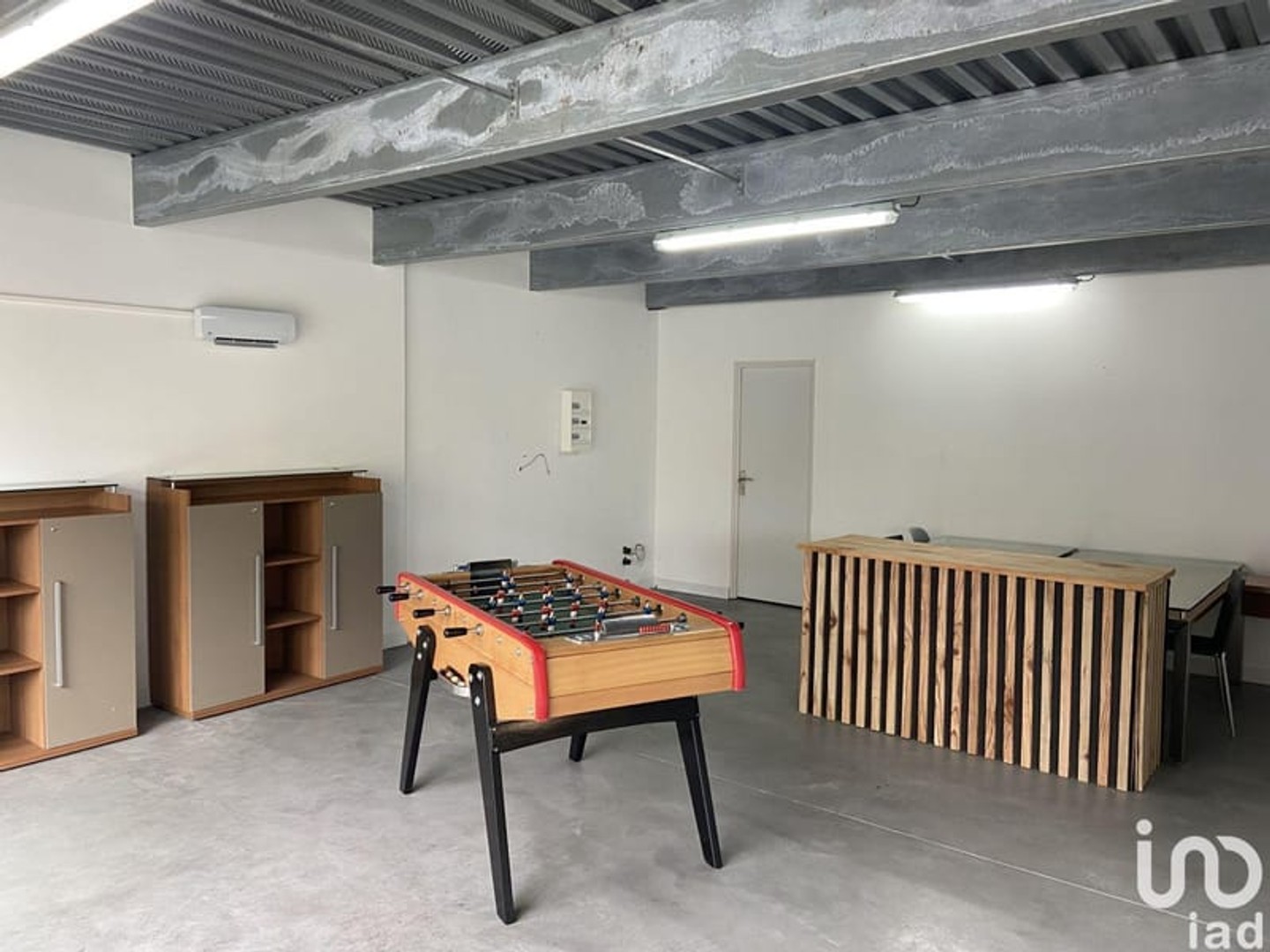 Immeuble commercial 45 m²