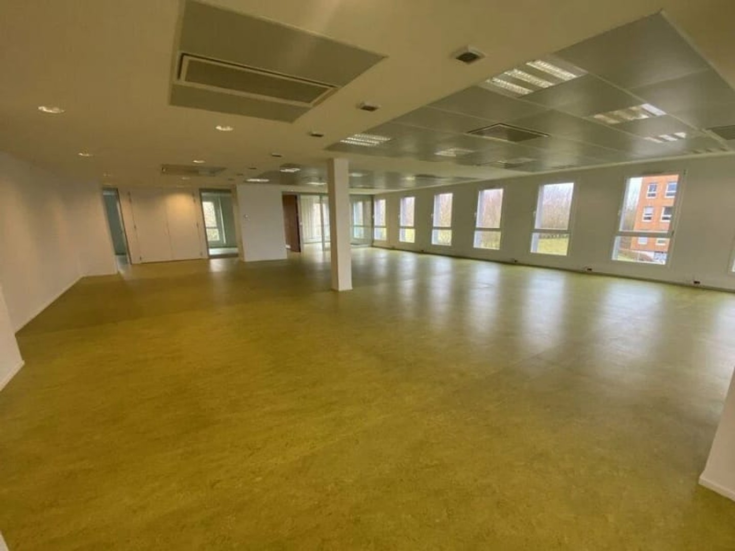 Bureaux 242 m²