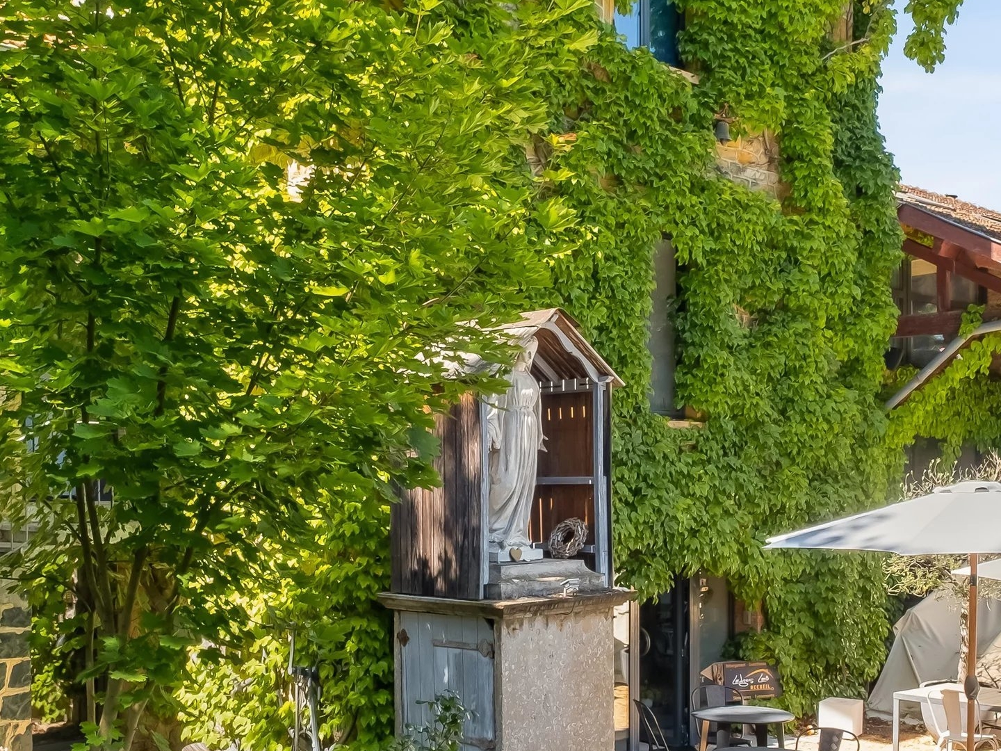 Maison à vendre - 14 pièces - 556m2 - Bully (69210)