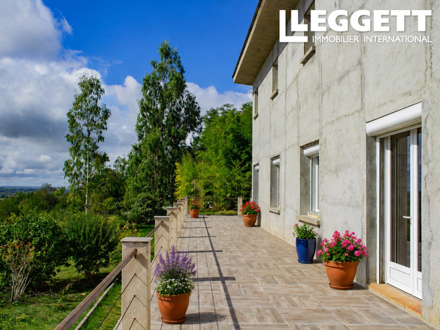 Maison spacieuse 5 chambres avec terrasse, vues imprenables, studio & 2,3 ha près de Montauban