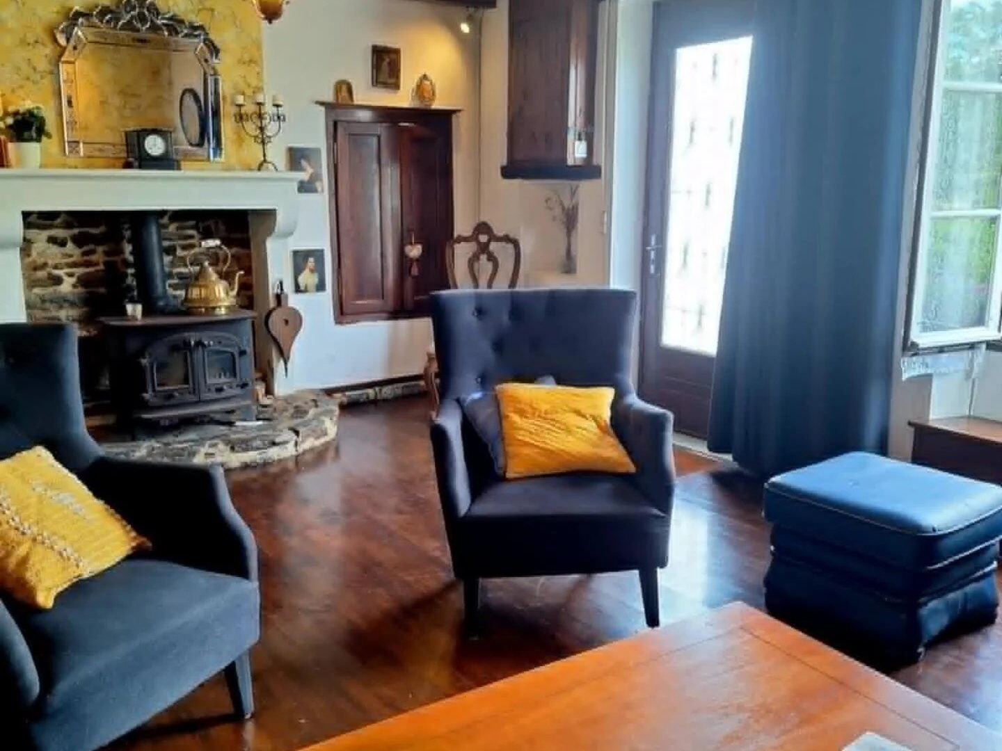 Maison à vendre - 12 pièces - 160m2 - Val-D'oire-Et-Gar... (87320)