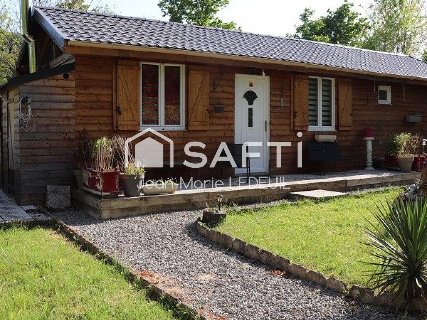 Maison autonome, une chambre.