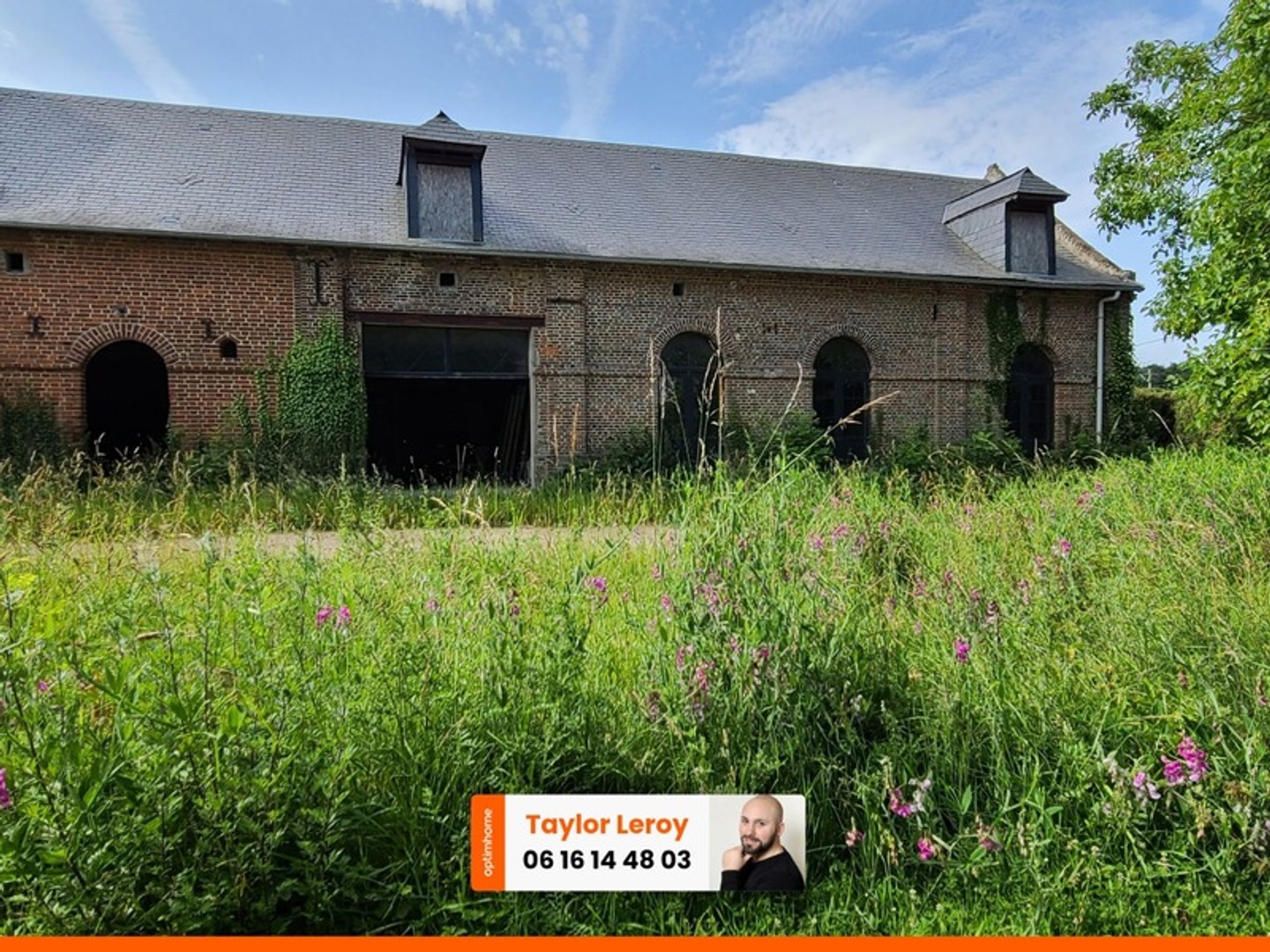 🏡 Grange en briques avec colombages intérieurs