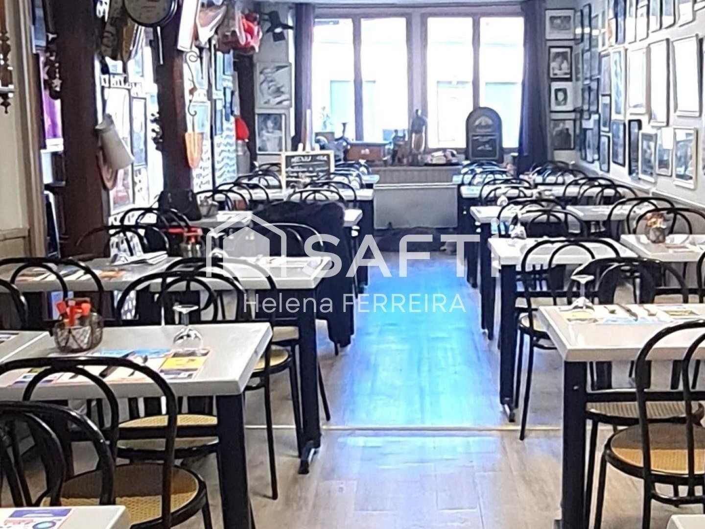 Restaurant-bar, murs et habitation, au centre-ville