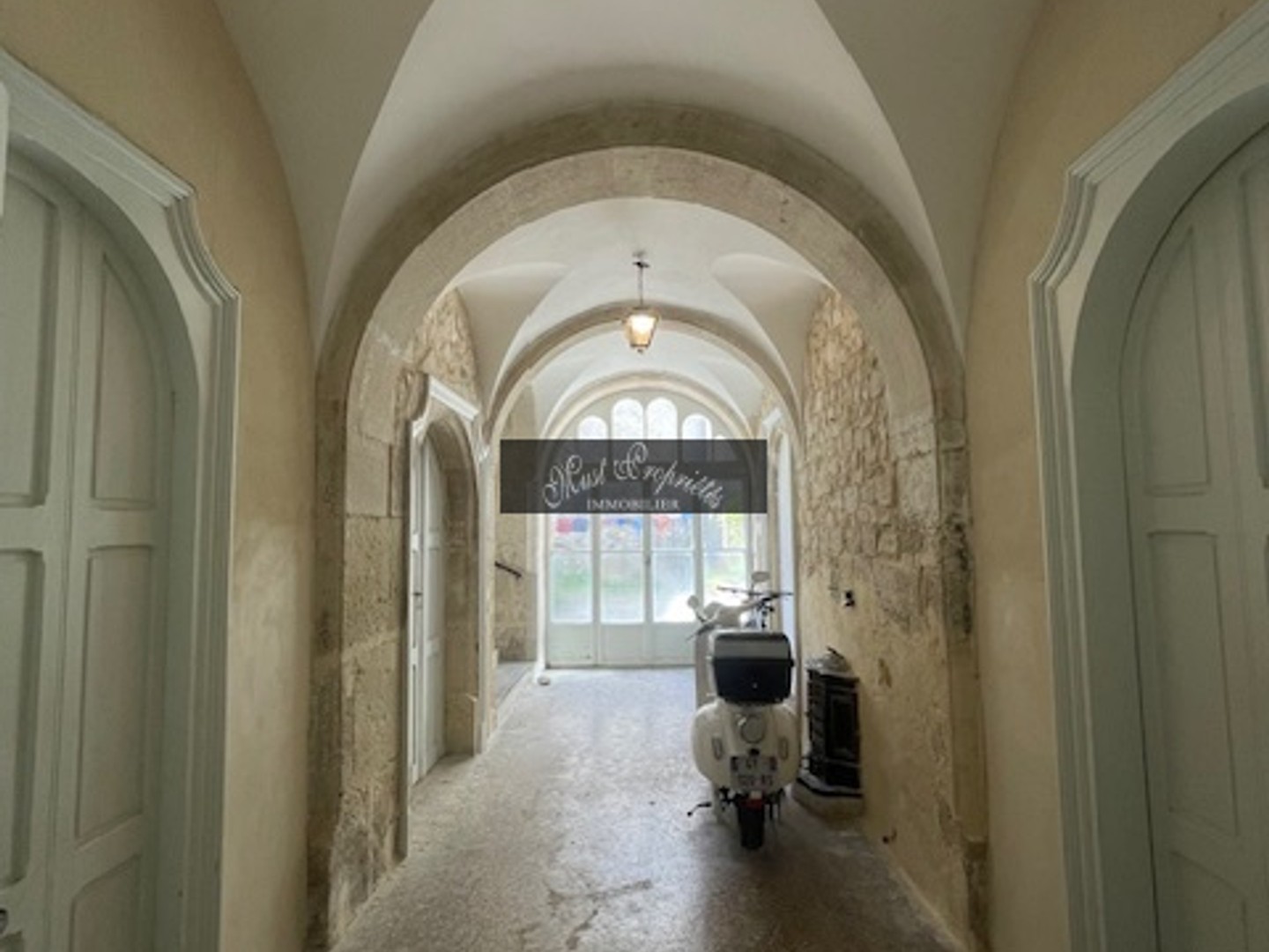 NARBONNE HÔTEL PARTICULIER DU XVI ème 55 m2.