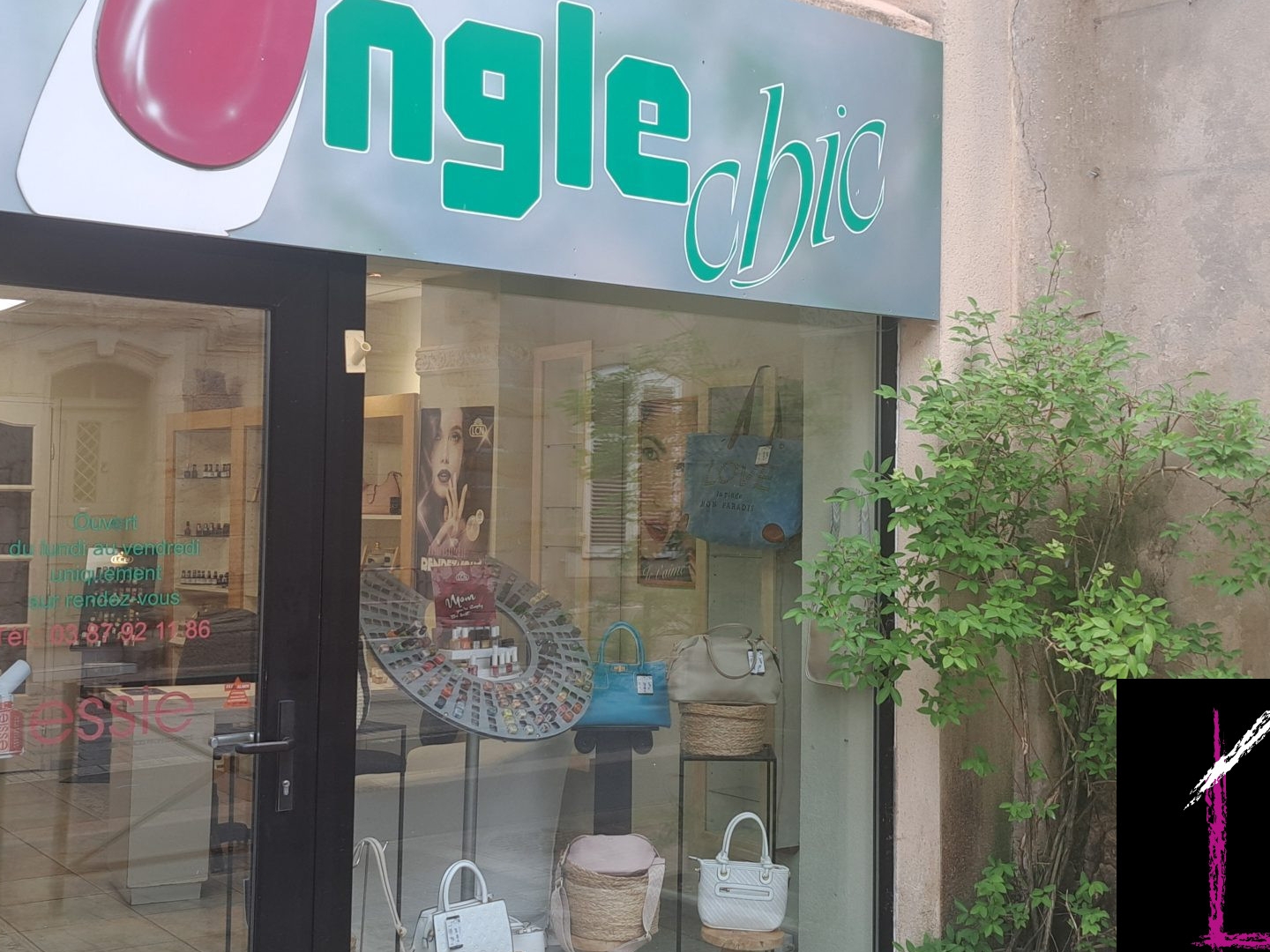 Local commercial 1 pièce 45 m²