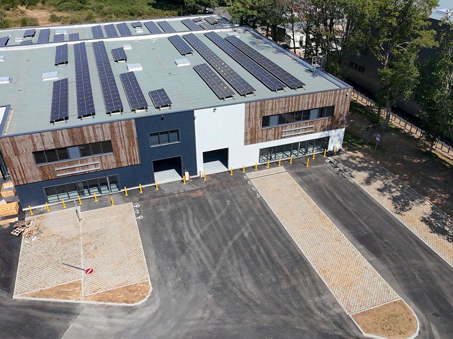 Local 1 pièce 709 m²