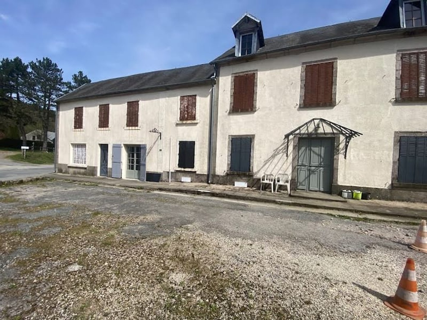 Magasin à vendre - 1 pièce - 160m2 - Faux-La-Montagne (23340)