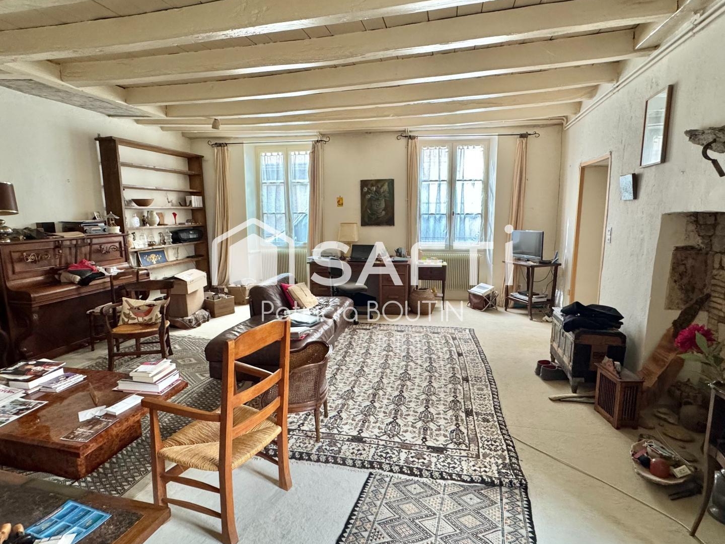 MAISON EN PIERRE 5 CHAMBRES + BUREAU ET JARDIN A MELLE
