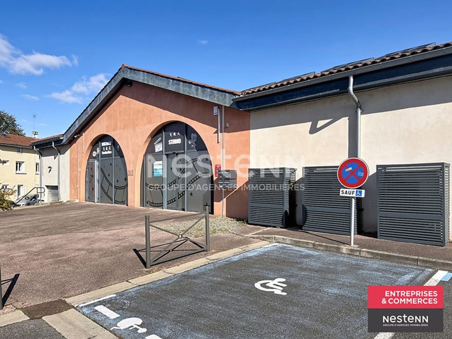 Immeuble commercial 1 pièce 187 m²