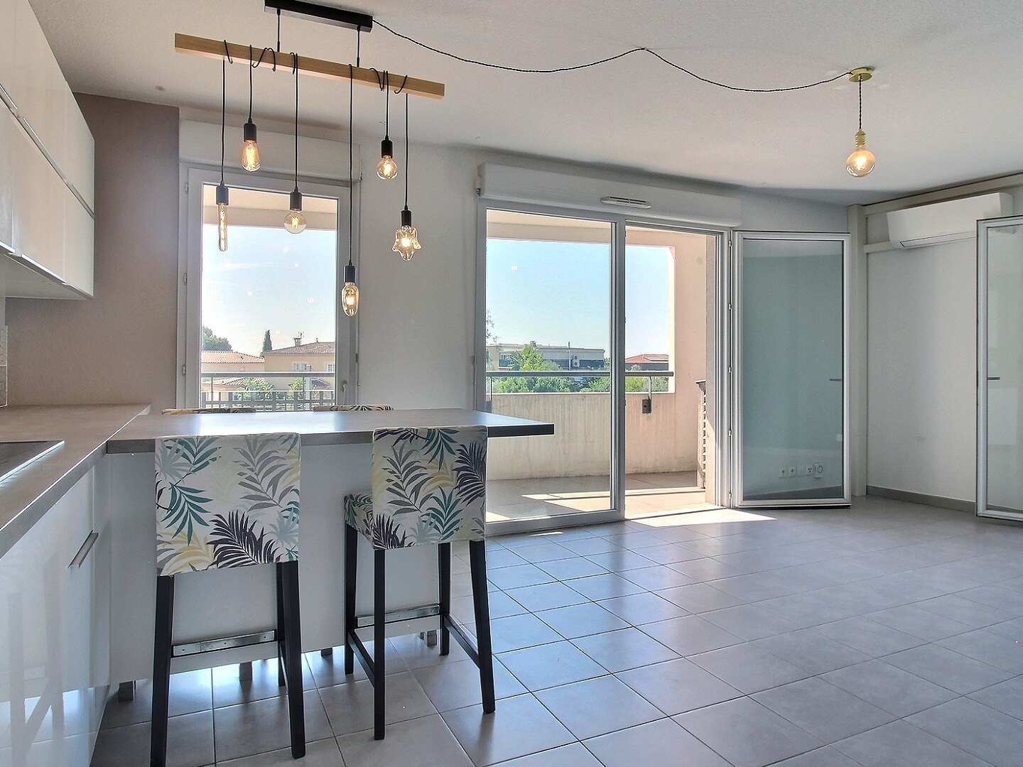À vendre, Les Grisettes, appartement 3 pièces de 66 m2 avec terrasse et parking en sous-sol.