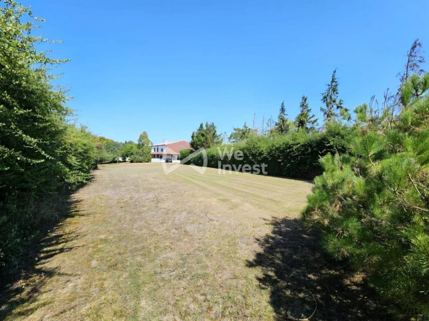 MAISON DE 273 M² AVEC PIECE INDEPENDANTE,GARAGE ET TERRAIN SANS