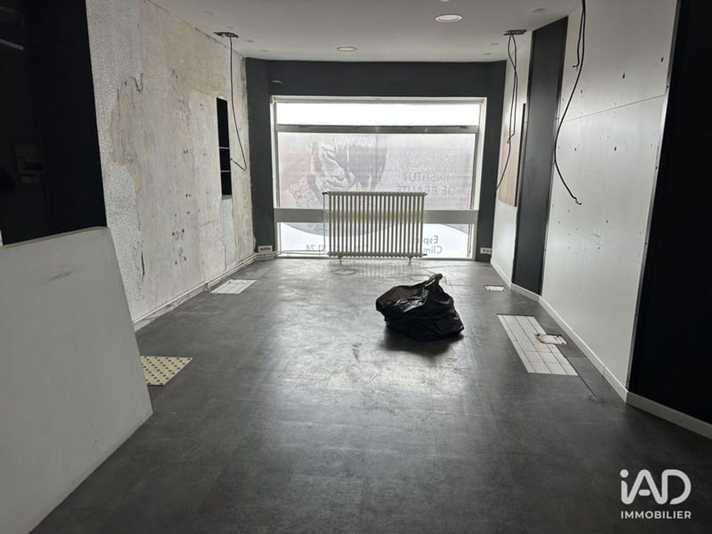 Immeuble commercial 65 m²
