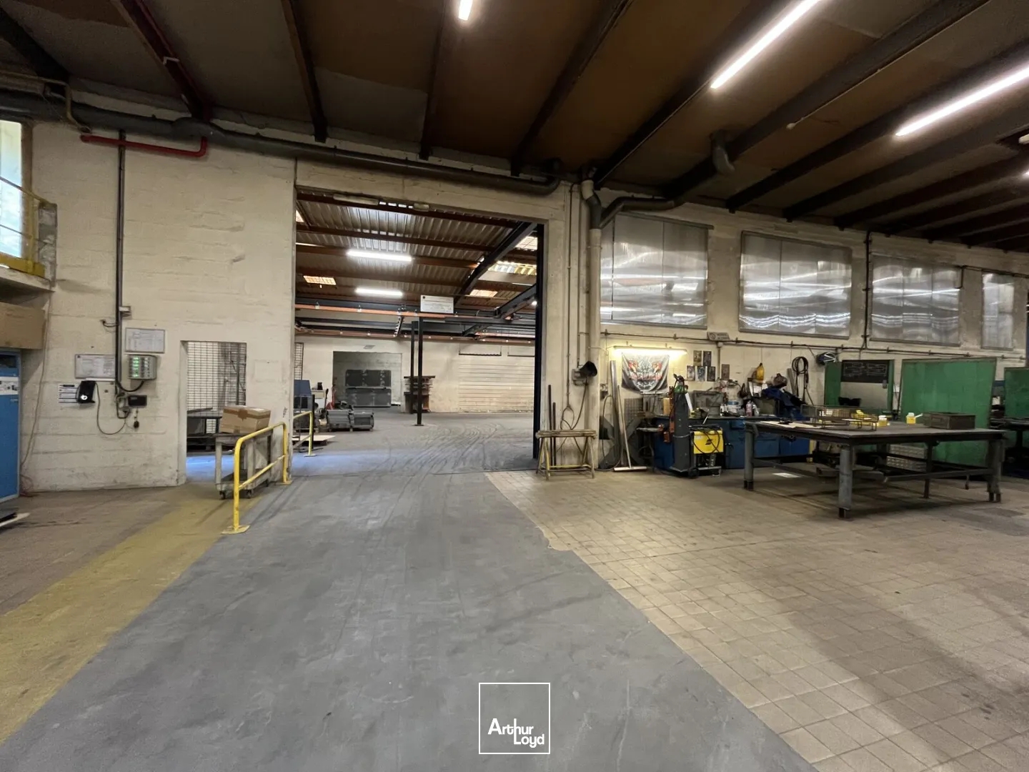 A VENDRE - ENTREPOT 4090 M2 - MONTATAIRE