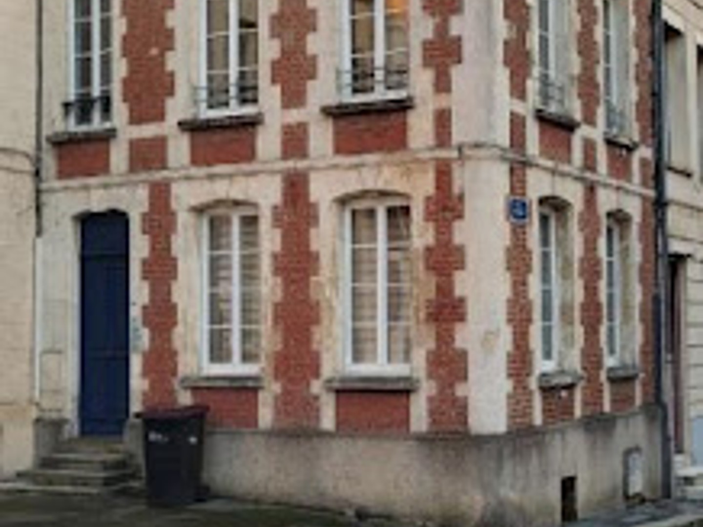 Local commercial 4 pièces 100 m²