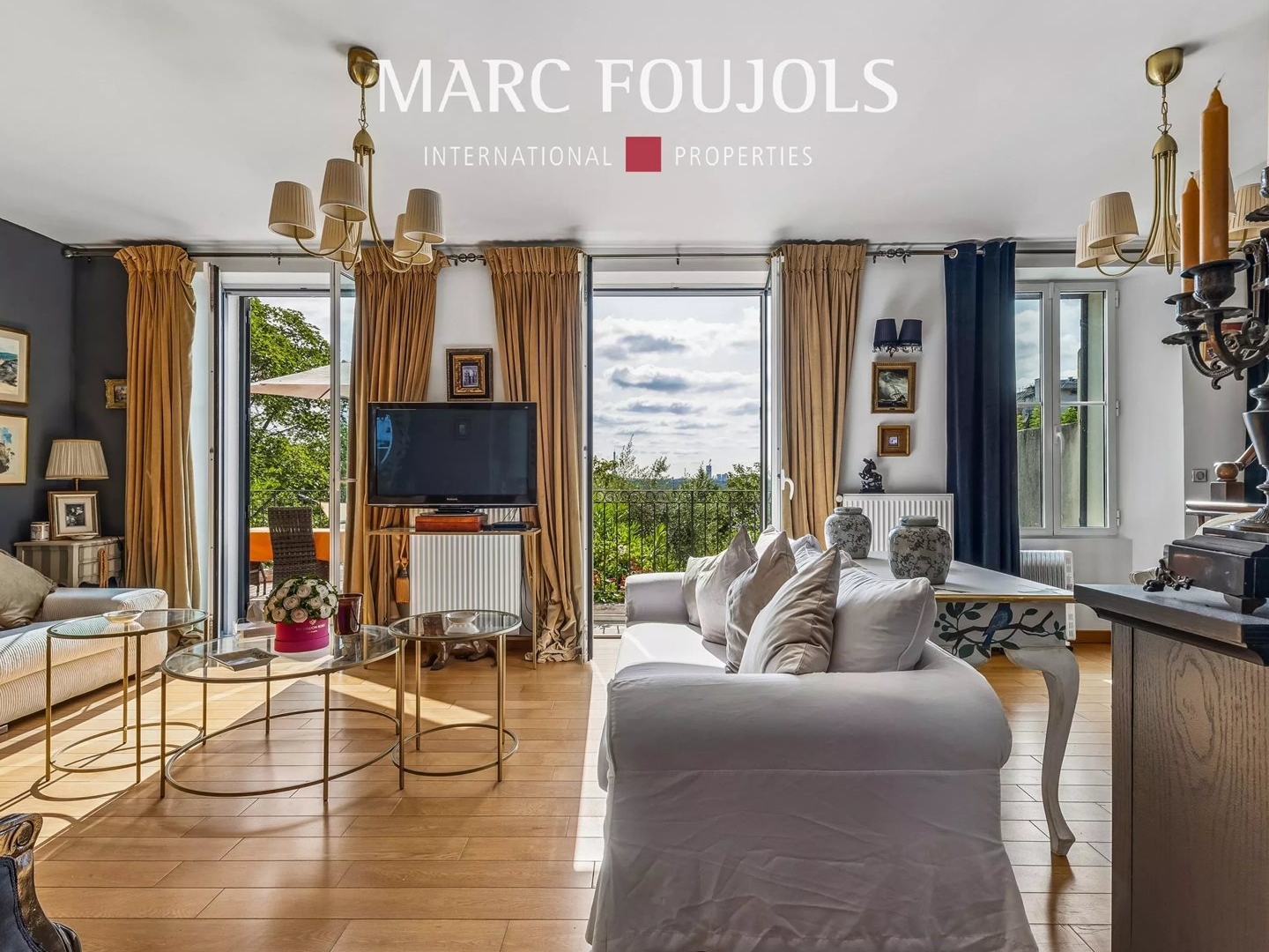 Suresnes : Maison familiale de 200 m² avec exterieurs et vues sur Paris