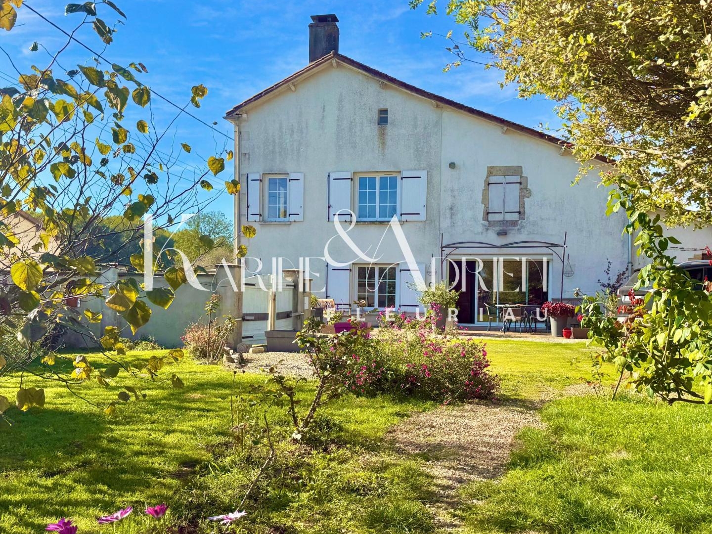 MAISON 5 CHAMBRES AVEC GARAGE ET DEPENDANCES