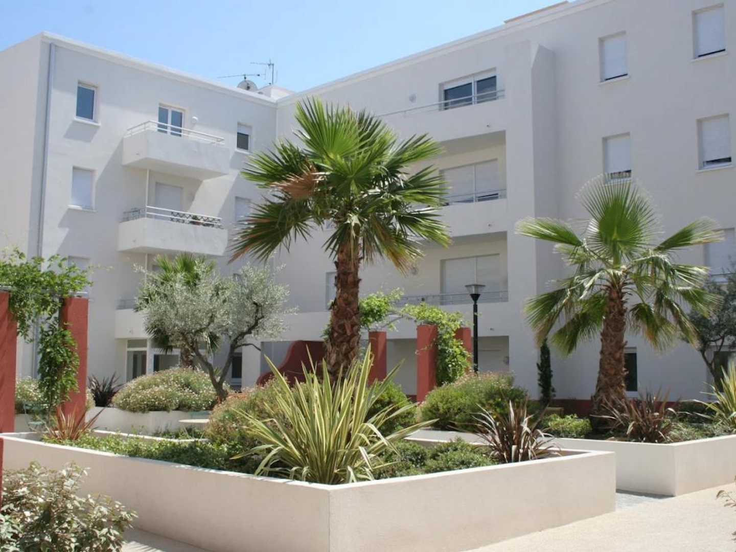 T4 DANS LA RESIDENCE LE PATIO D'OR