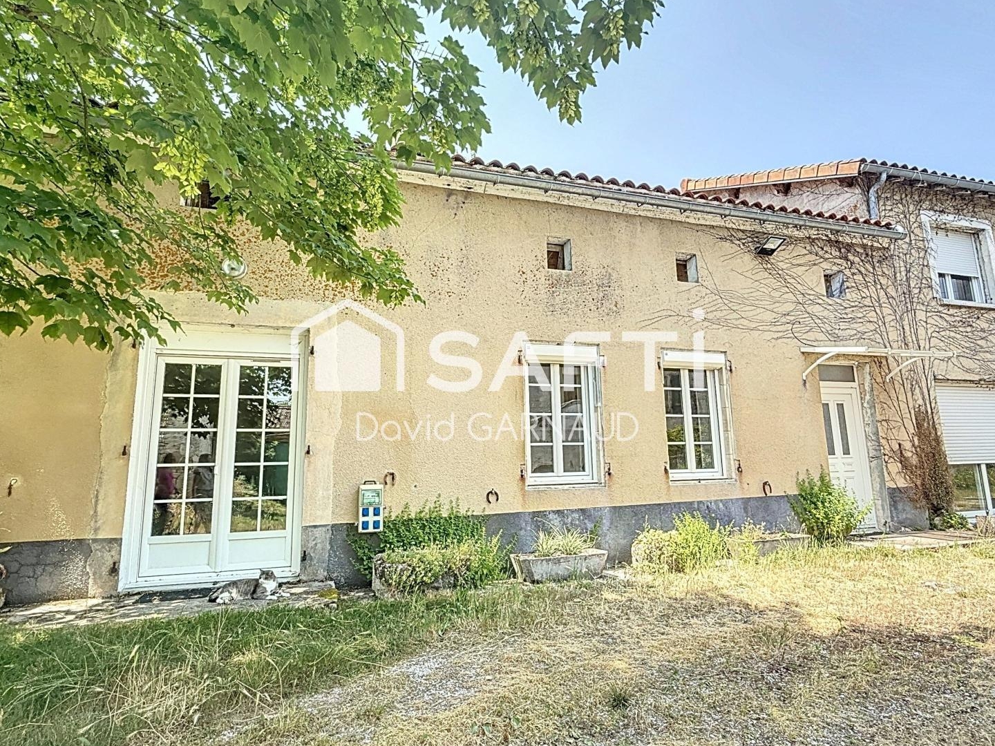 Maison à vendre - 6 pièces - 137m2 - Roullet-Saint-Est... (16440)
