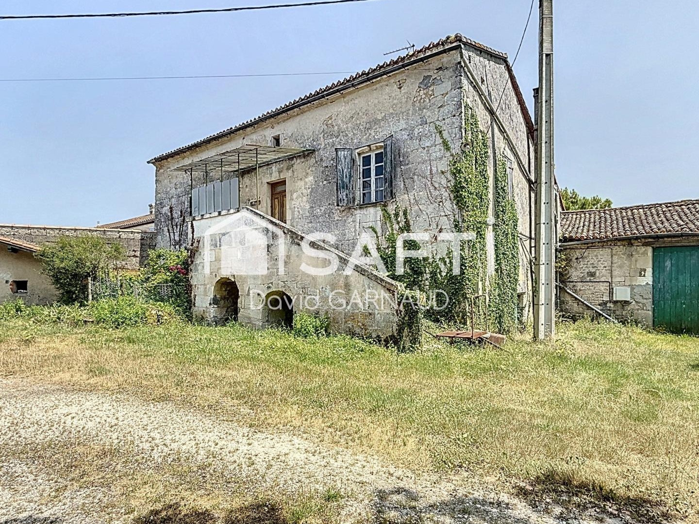 Maison à vendre - 6 pièces - 137m2 - Roullet-Saint-Est... (16440)