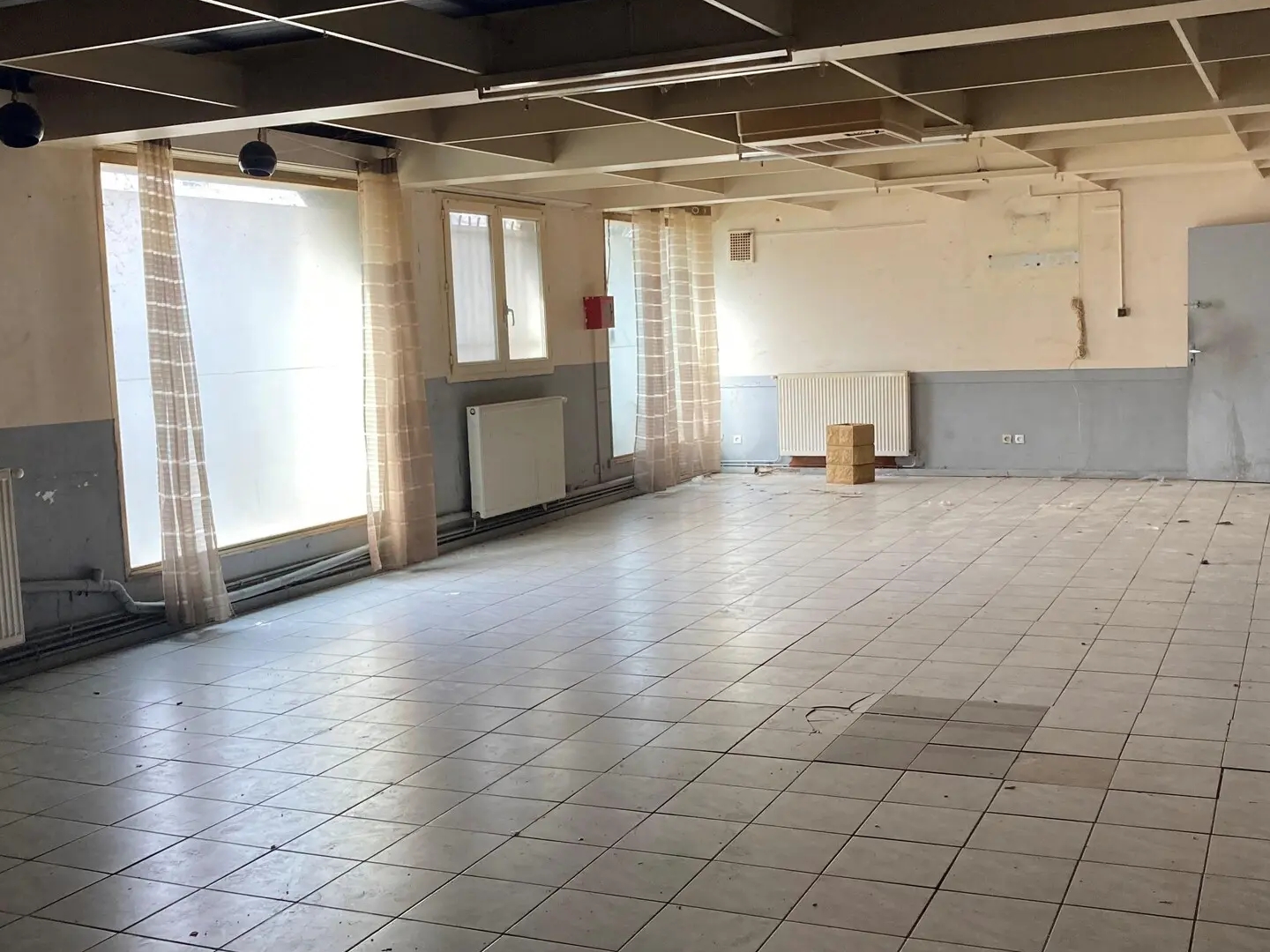 Locaux à vendre - 560m2 - Oyonnax (01100)