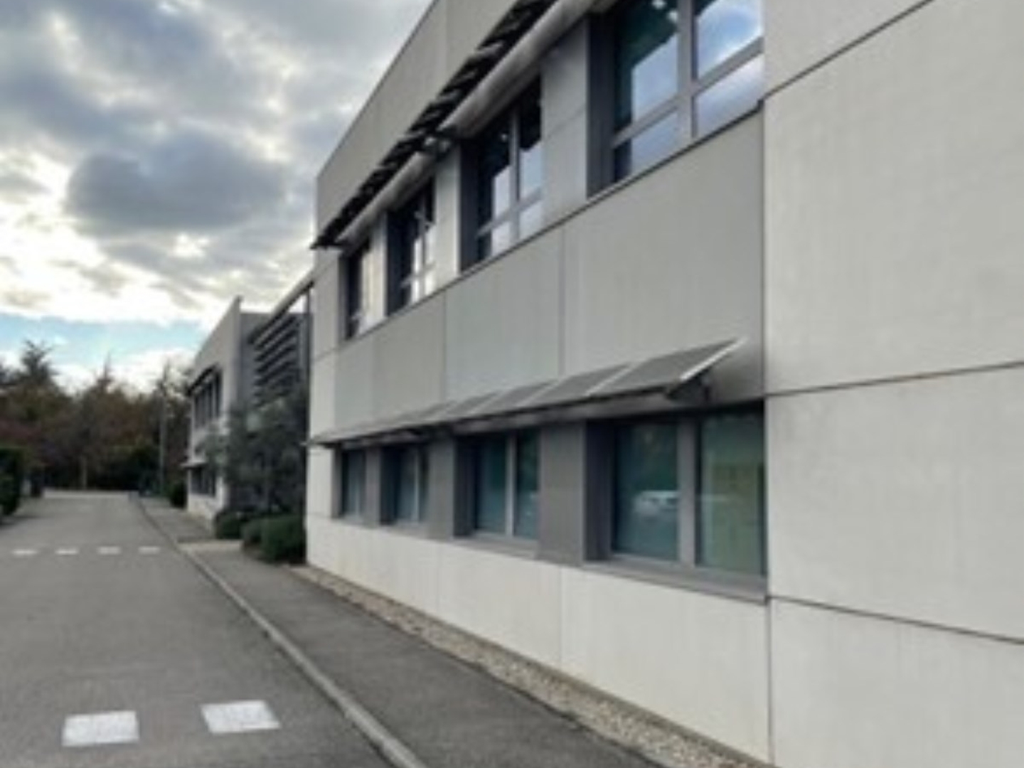 Locaux à vendre - 4399m2 - Saint-Priest (69800)