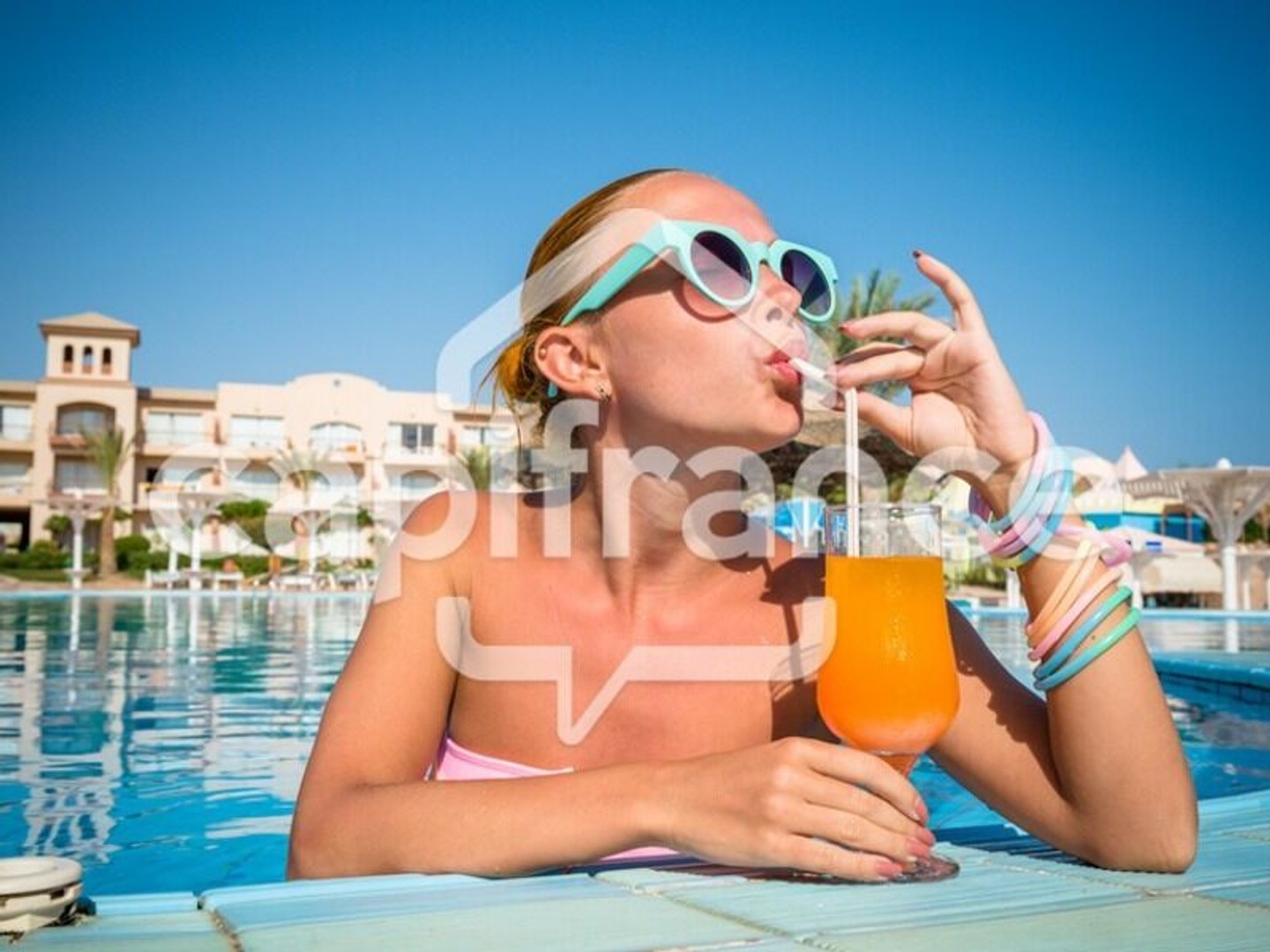 GARD (30) Le Grau-du-roi (30240) à vendre Murs et fonds de commerce Hôtel bureau -de 25 chambres piscine et parkings