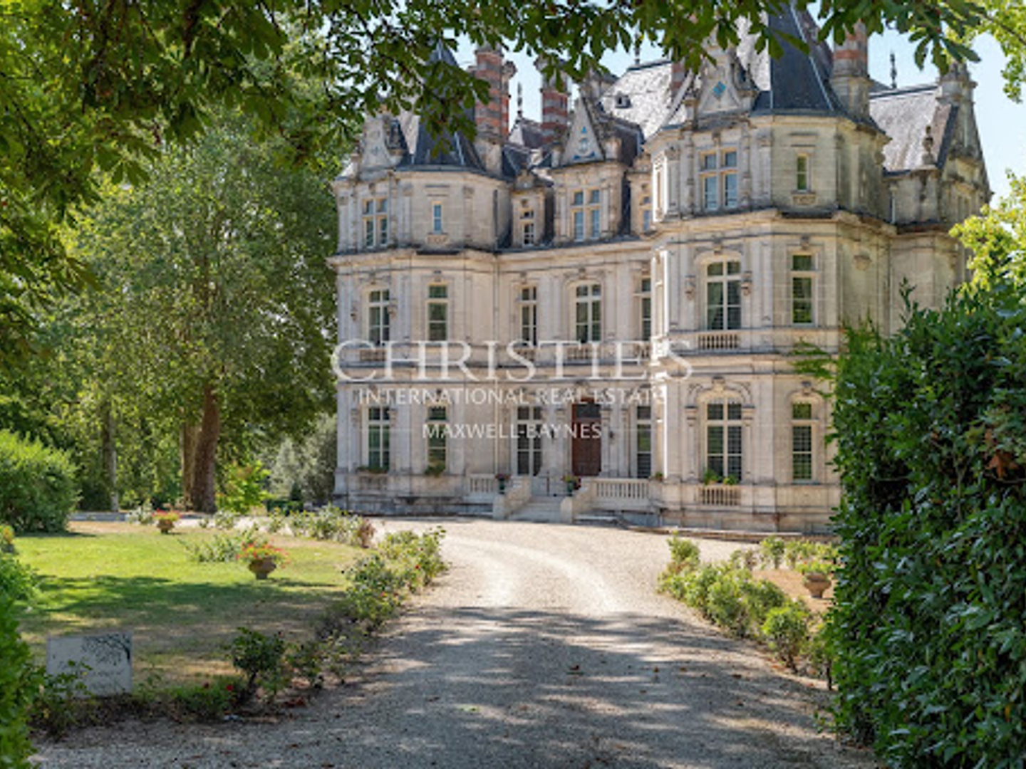 Maison à vendre - 33 pièces - 1255m2 - Cognac (16100)