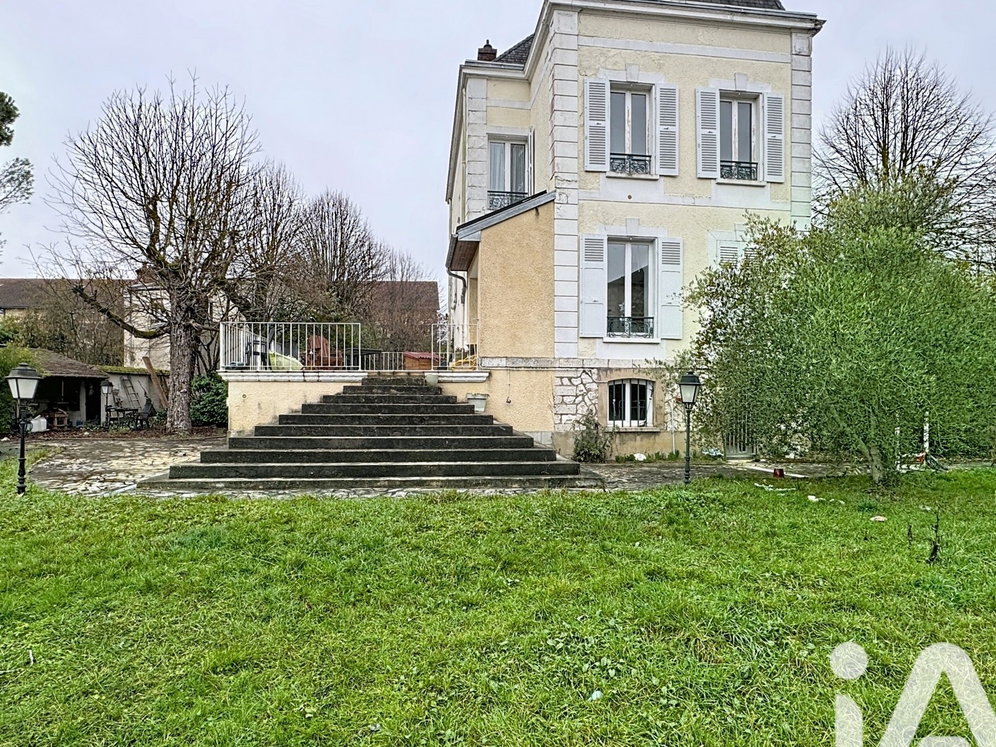 Maison 7 pièces 262 m²