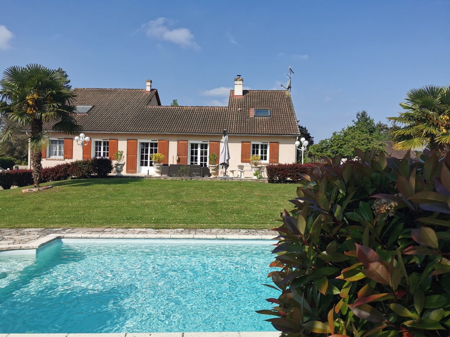 Belle maison familiale avec dépendance, piscine et grand terrain