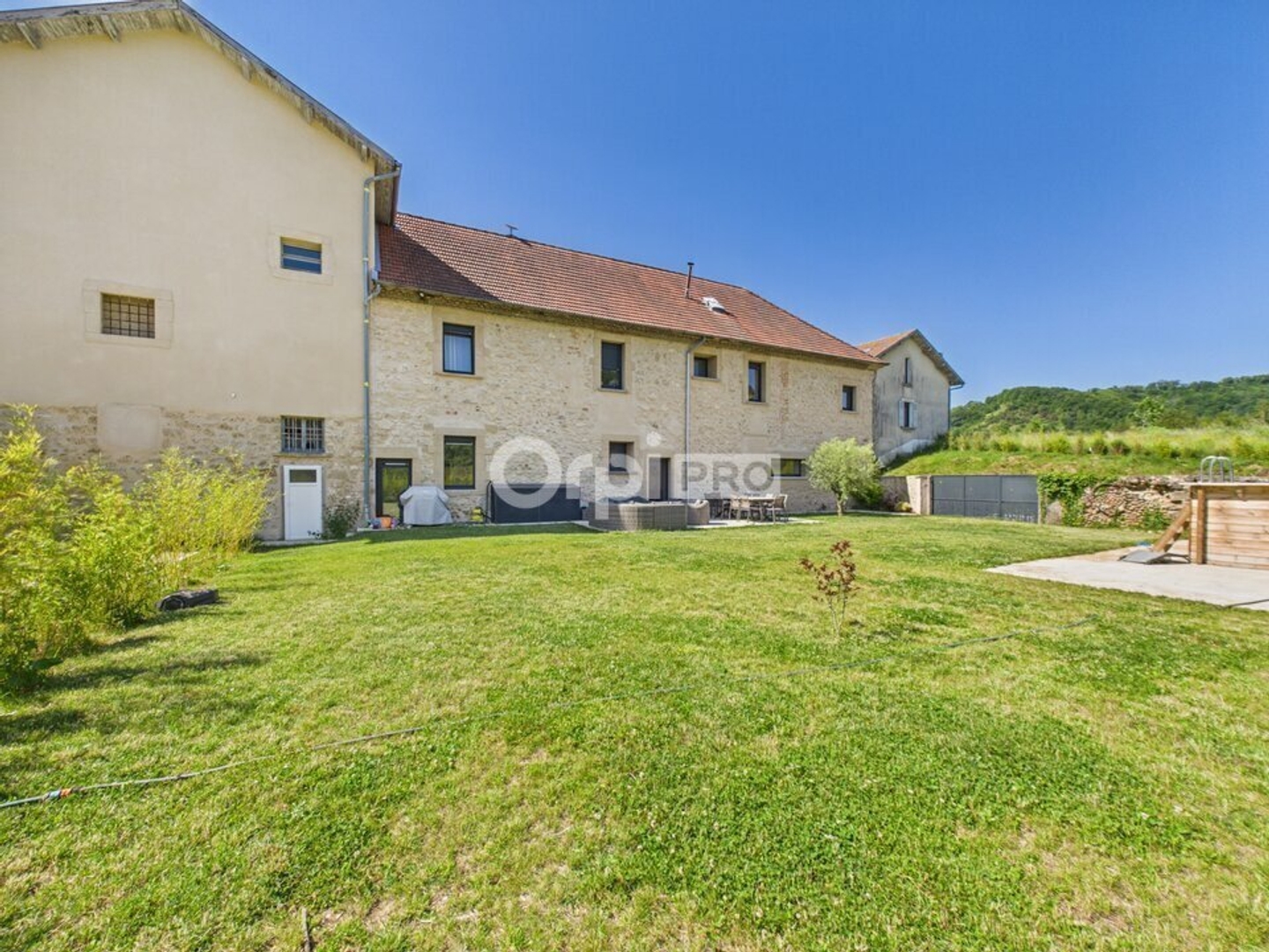 Immeuble à vendre - 4000m2 - Murinais (38160)