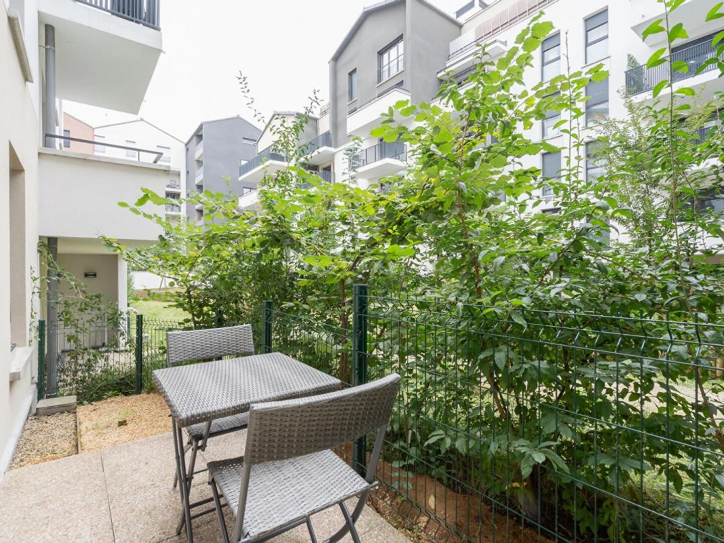 Appartement deux pièces avec terrasse et jardin privatif