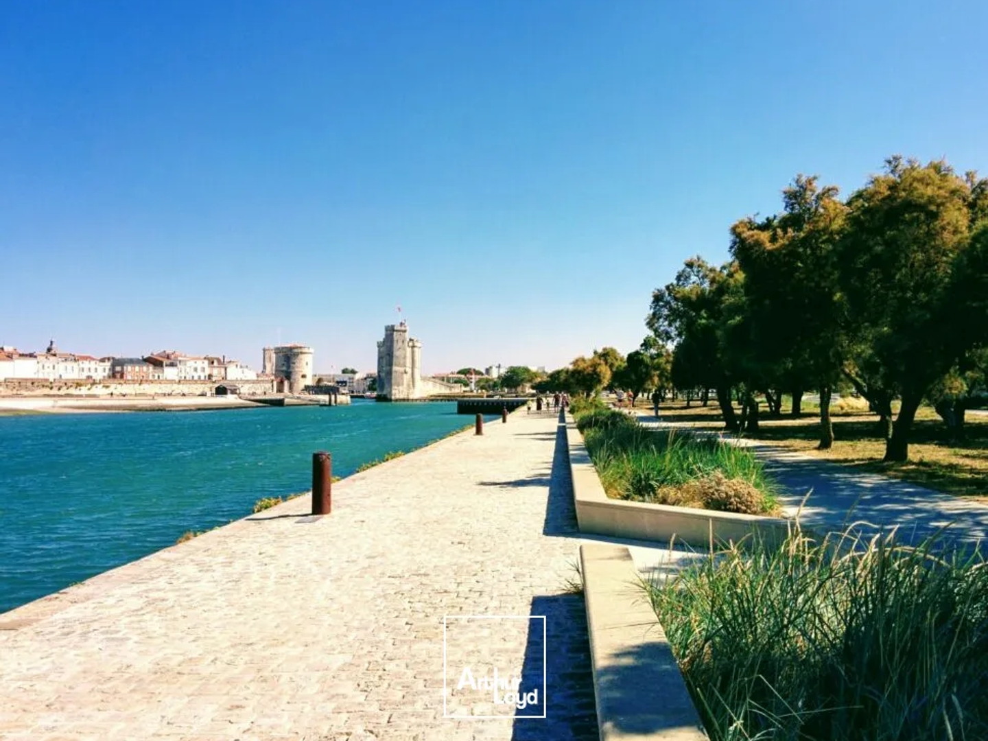 A vendre Immeuble tertiaire La Rochelle 4384 m²