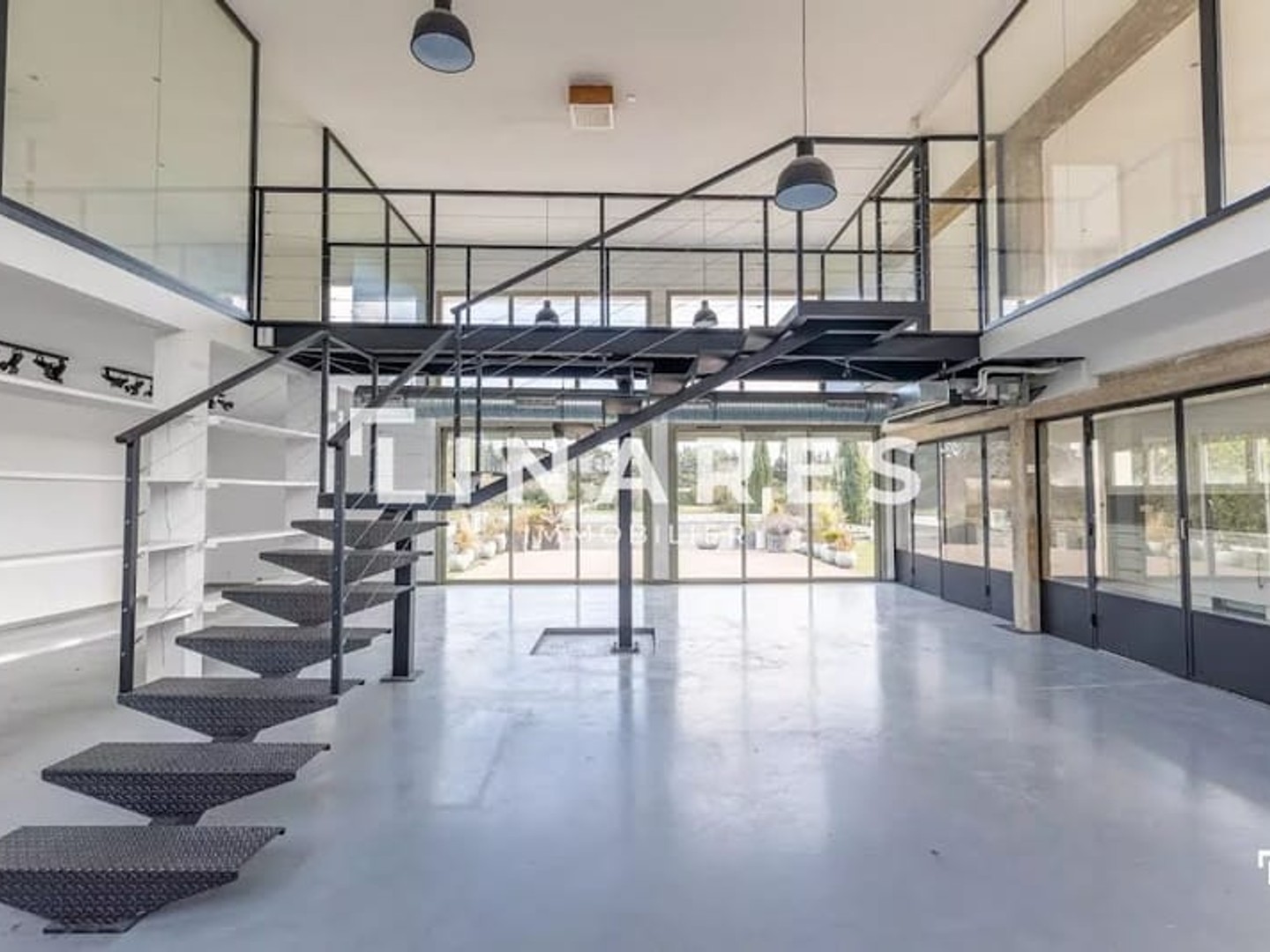 Local 231 m²