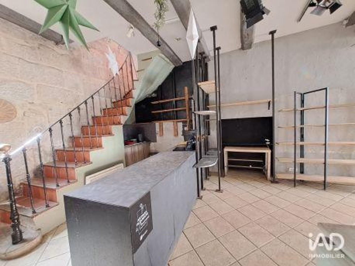 Immeuble commercial 90 m²