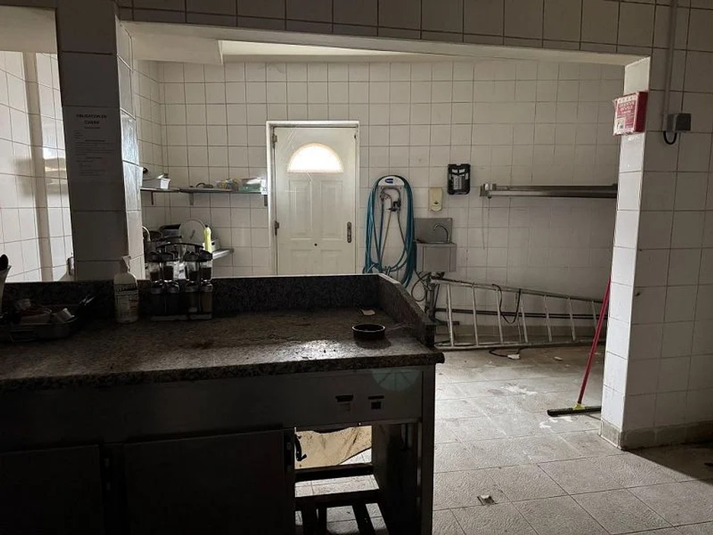 Parking / garage / box à vendre - 140m2 - Sens (89100)