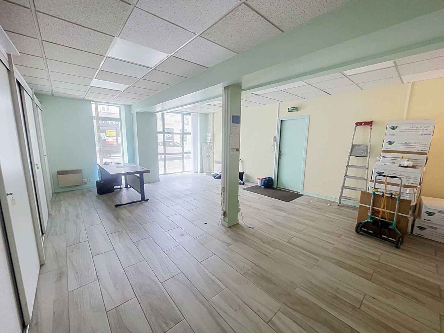 Locaux à vendre - 2 pièces - 57m2 - Rochefort (17300)