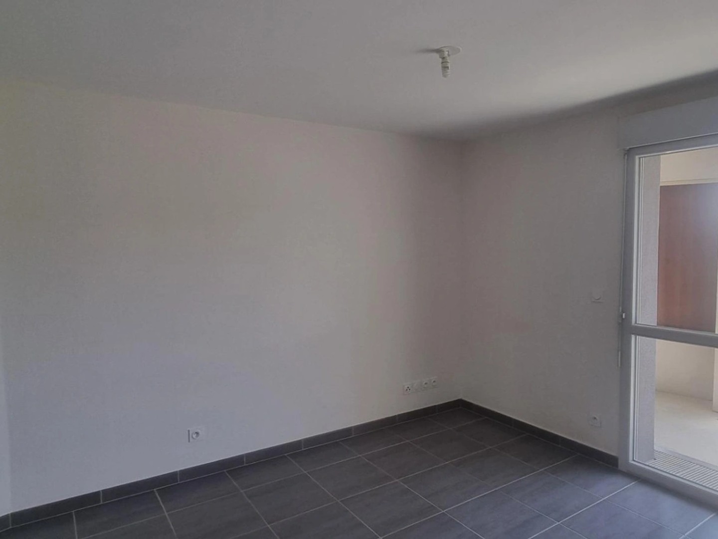 Appartement 42 m² - Loué avec Place de Parking et Balcon