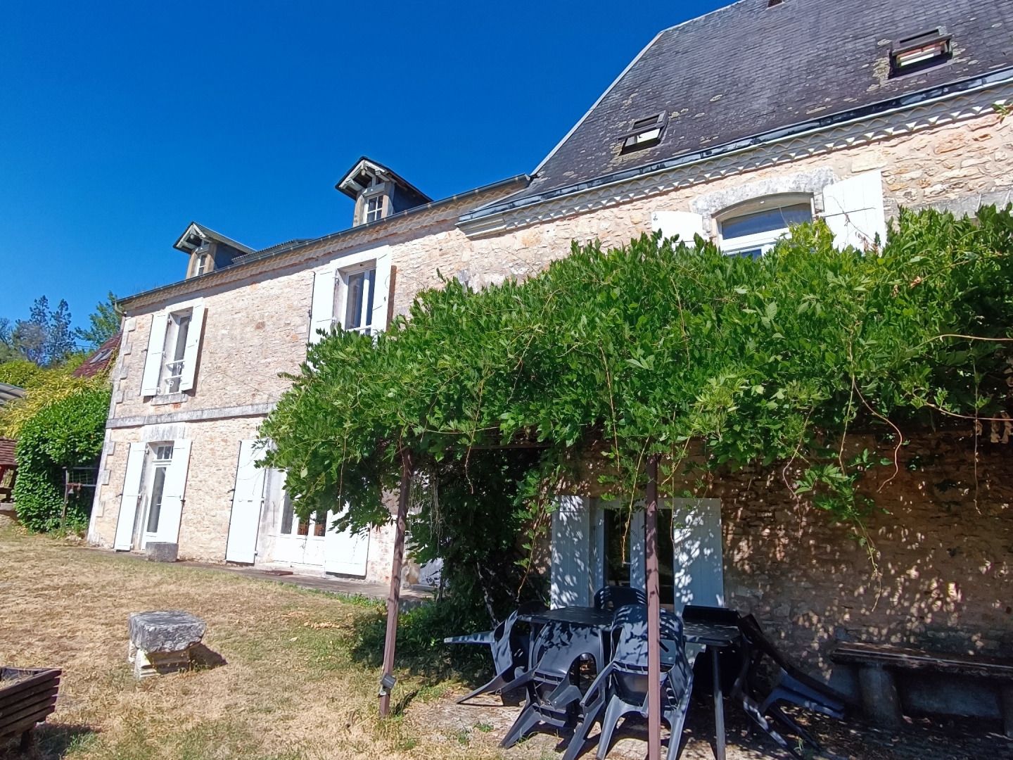 Maison à vendre - 6 pièces - 248m2 - Cubjac-Auvézère-V... (24640)