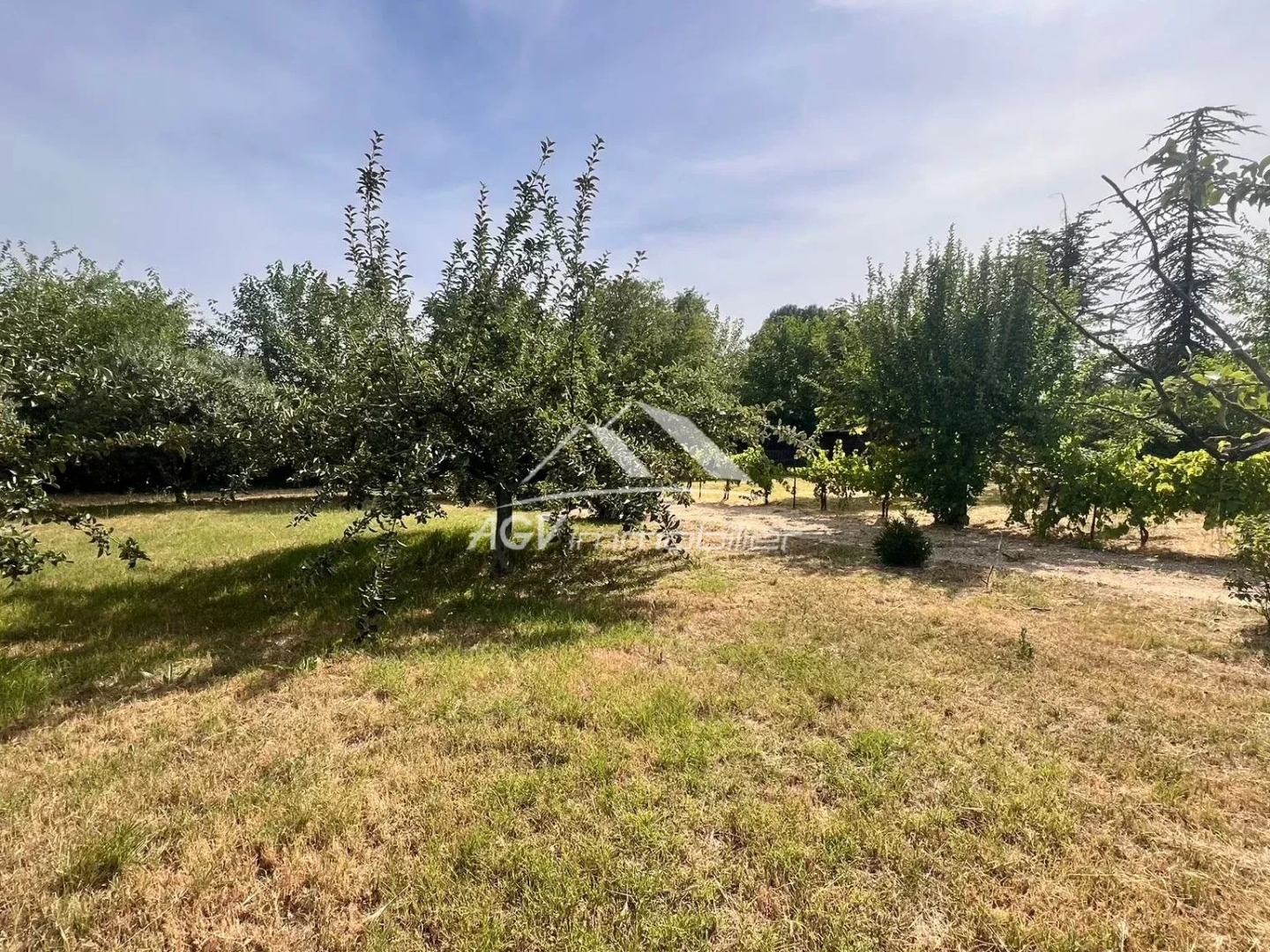 Terrain constructible plat d'environ 1500 m²