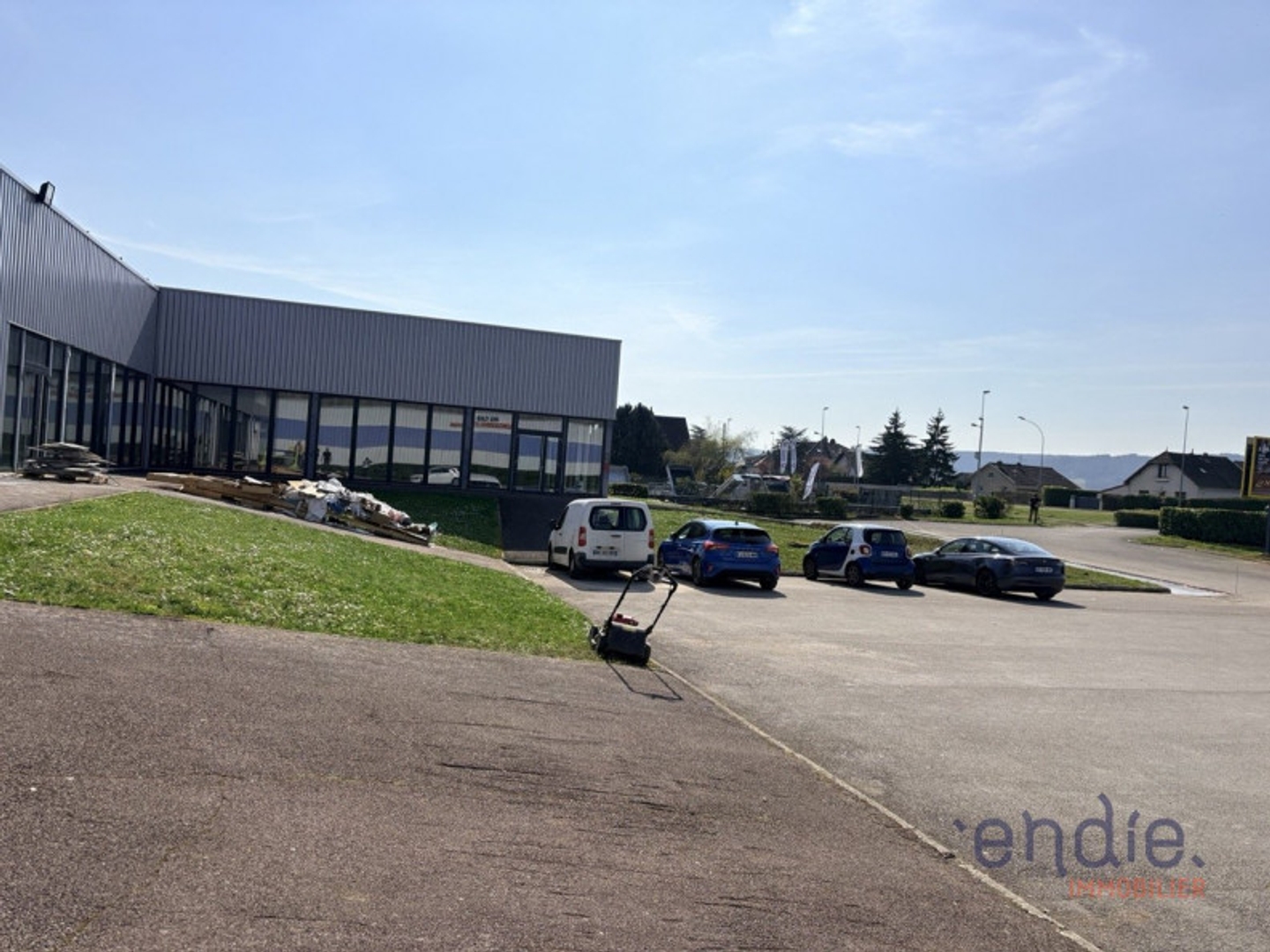 Local commercial 250 m²