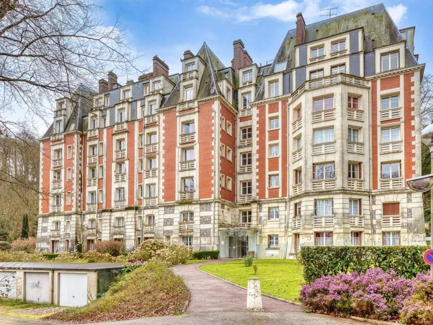 Appartement de 2 pièces de 54 m² à Rouxmesnil-Bouteilles