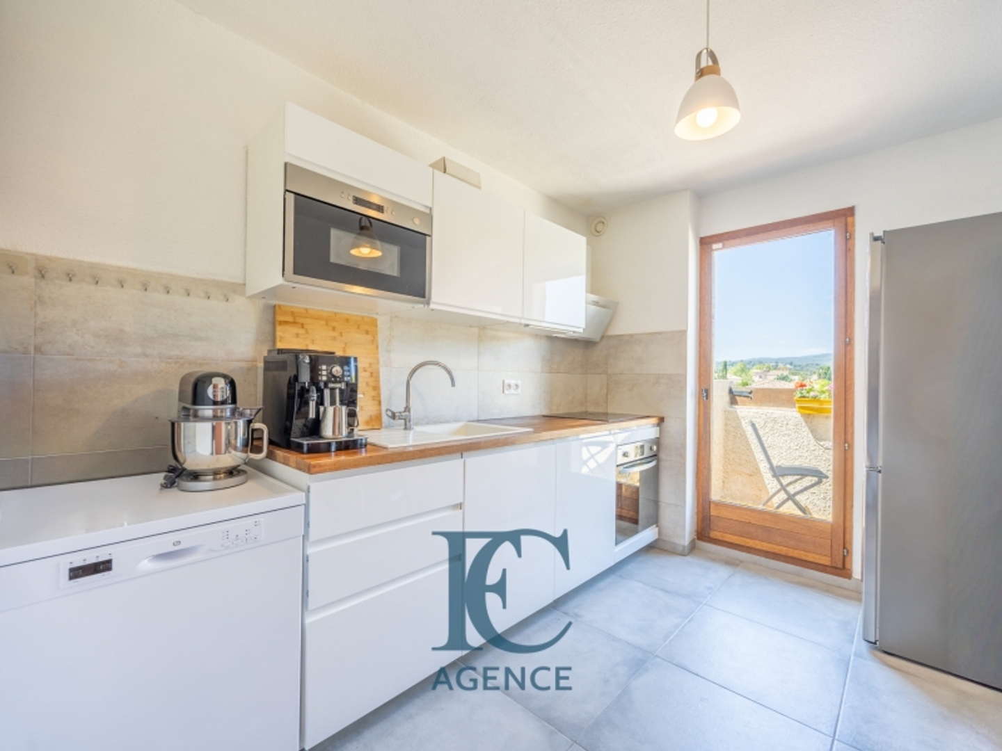 Appartement à vendre - 3 pièces - 63m2 - Saint-Cyr-Sur-Mer (83270)